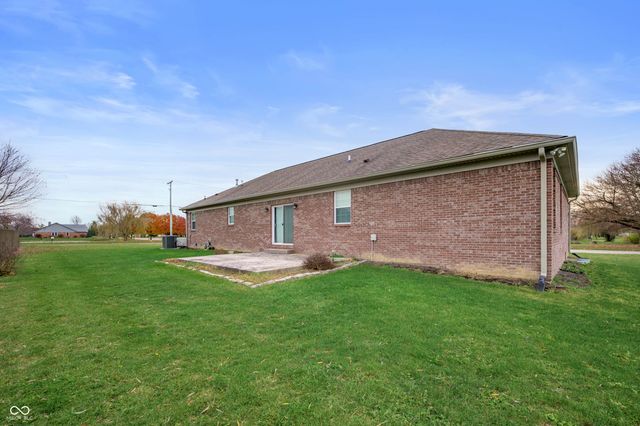 5026 W Stonehaven Lane, New Palestine, IN 46163