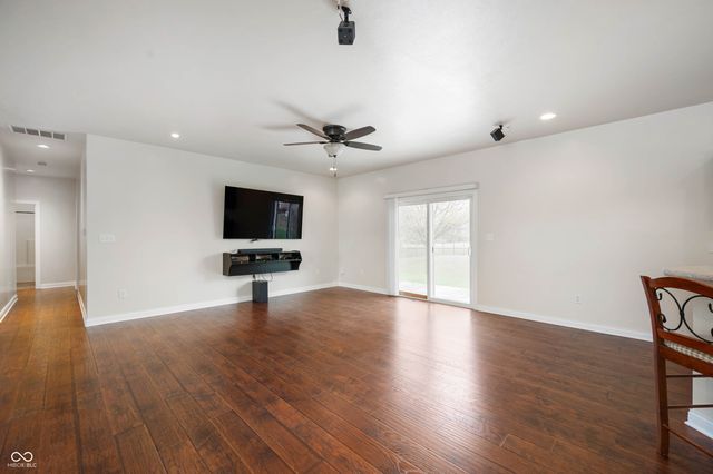 5026 W Stonehaven Lane, New Palestine, IN 46163