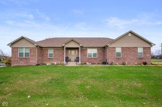 5026 W Stonehaven Lane, New Palestine, IN 46163