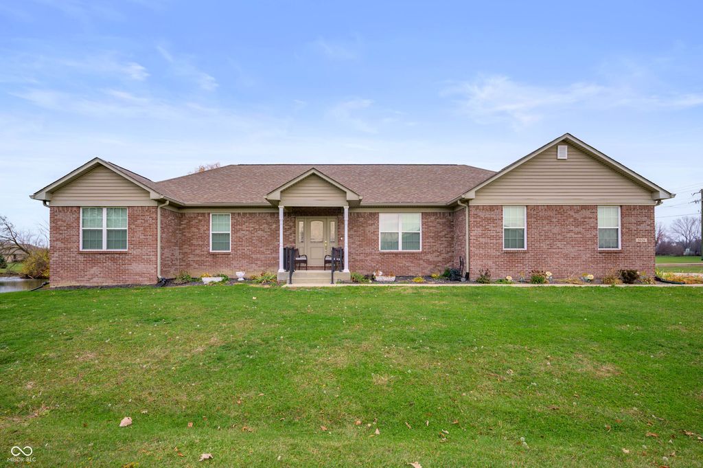 5026 W Stonehaven Lane, New Palestine, IN 46163