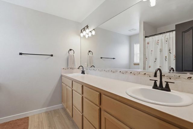 821 S SALISH Ct, Spokane, WA 99224
