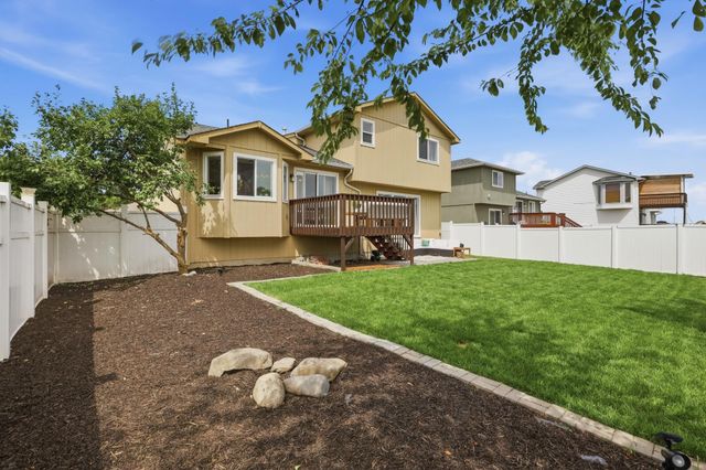 821 S SALISH Ct, Spokane, WA 99224