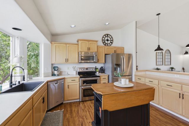 821 S SALISH Ct, Spokane, WA 99224