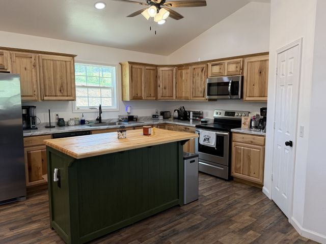 3872 York Hwy, Gainesboro, TN 38562
