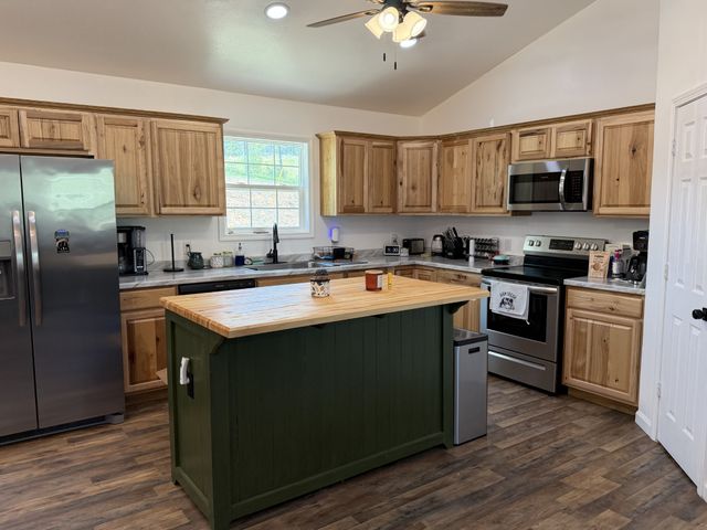 3872 York Hwy, Gainesboro, TN 38562
