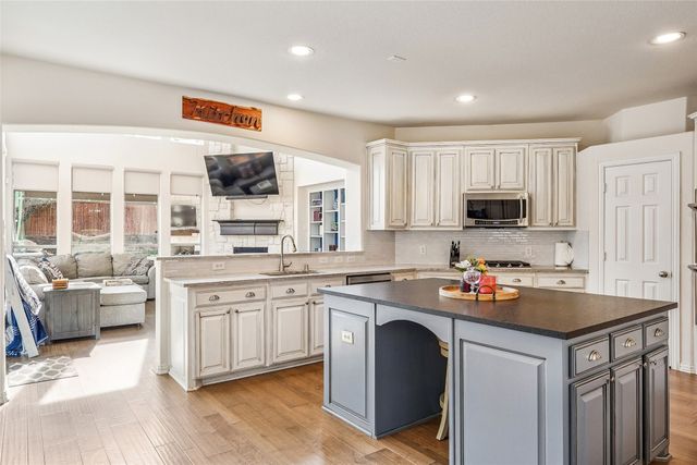 9008 Thompson Drive, Argyle, TX 76226