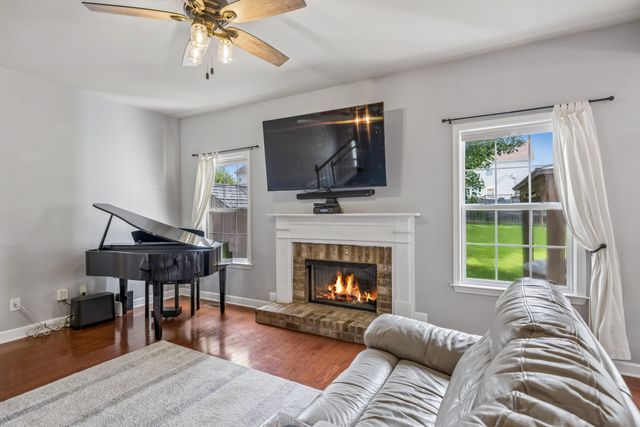 2268 Dewey Dr, Spring Hill, TN 37174