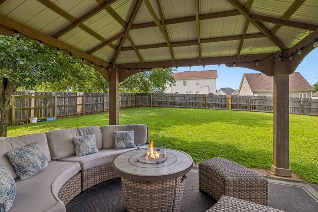 2268 Dewey Dr, Spring Hill, TN 37174