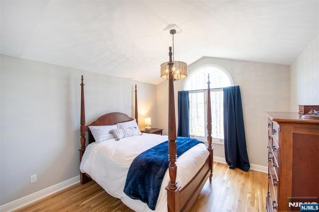 111 Lakeview Drive, Old Tappan, NJ 07675