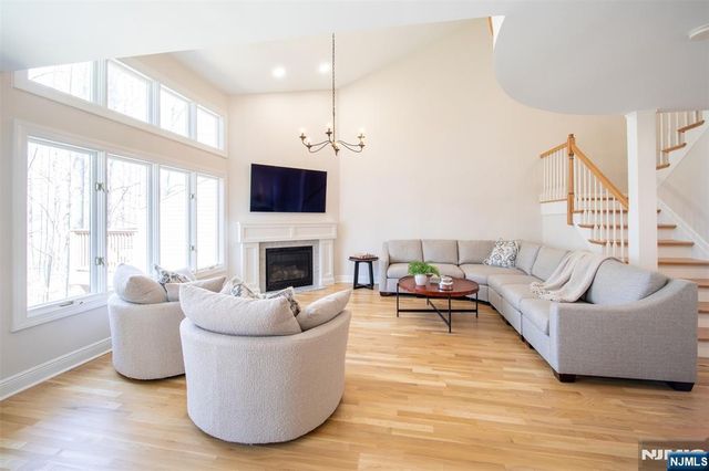 111 Lakeview Drive, Old Tappan, NJ 07675