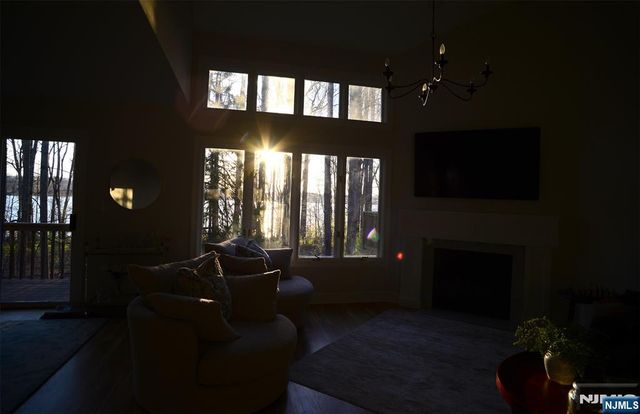 111 Lakeview Drive, Old Tappan, NJ 07675