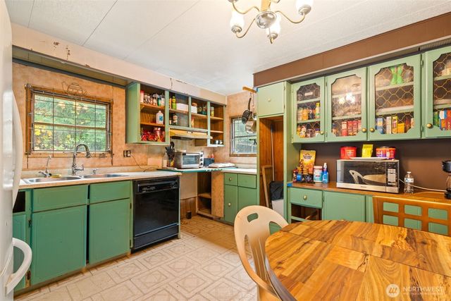 1586 King Road, Winlock, WA 98596