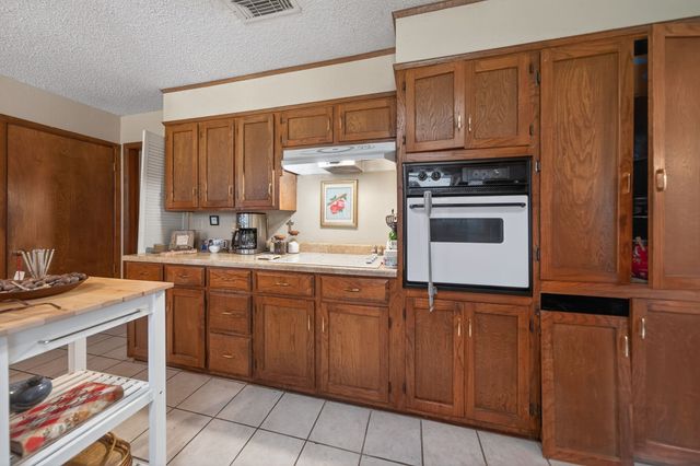 3904 Bandera Drive, De Cordova, TX 76049