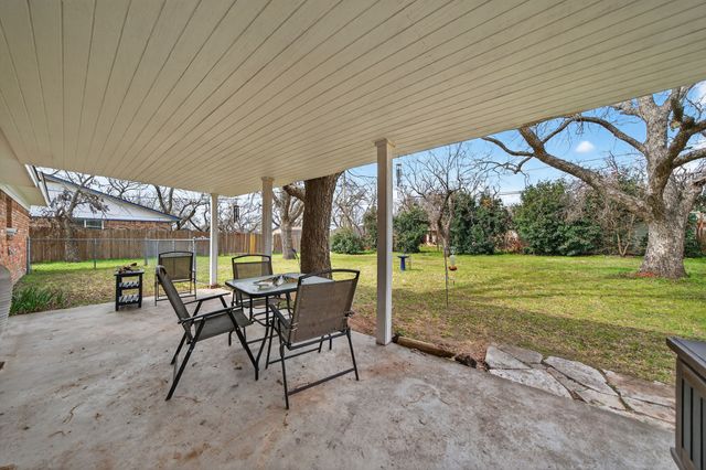 3904 Bandera Drive, De Cordova, TX 76049