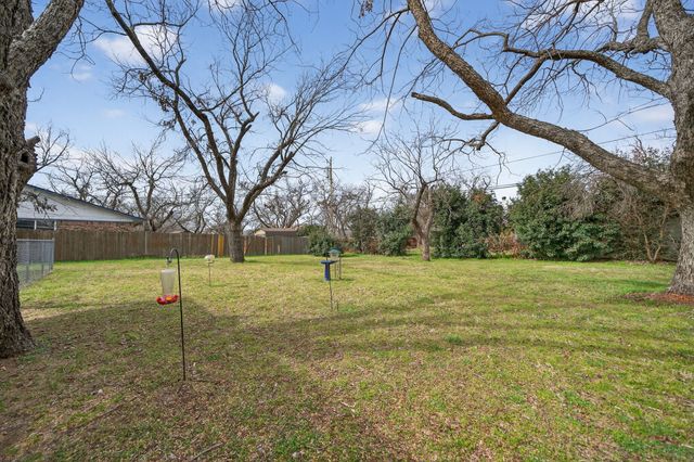 3904 Bandera Drive, De Cordova, TX 76049