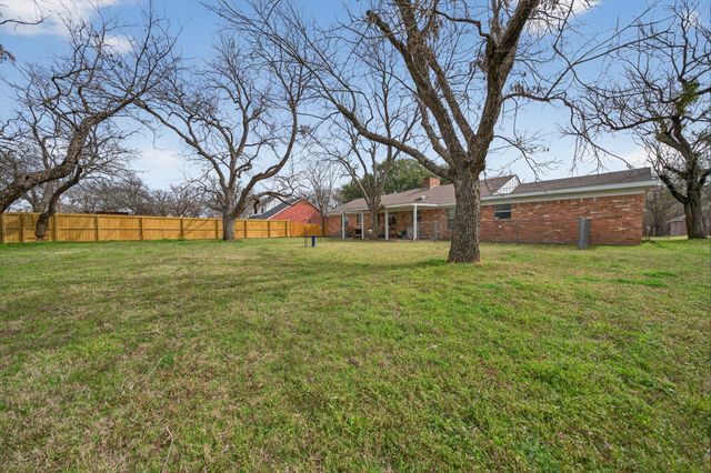 3904 Bandera Drive, De Cordova, TX 76049