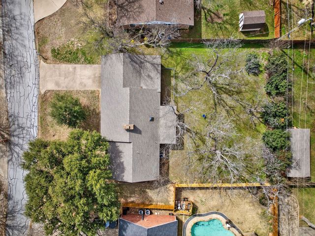 3904 Bandera Drive, De Cordova, TX 76049