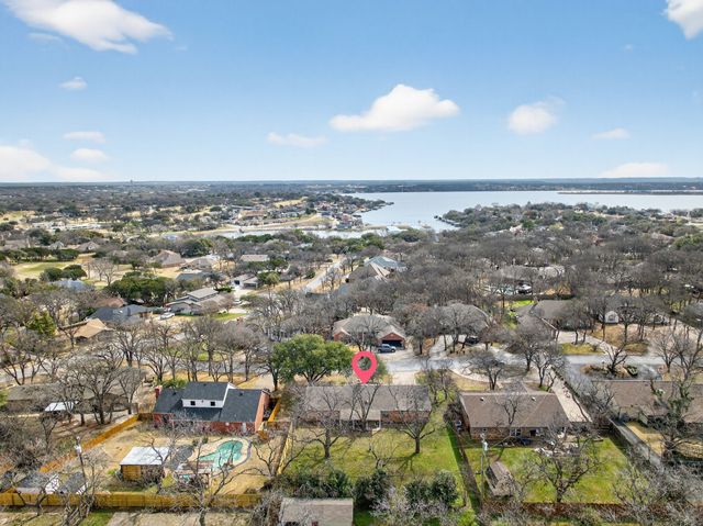 3904 Bandera Drive, De Cordova, TX 76049