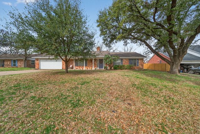 3904 Bandera Drive, De Cordova, TX 76049