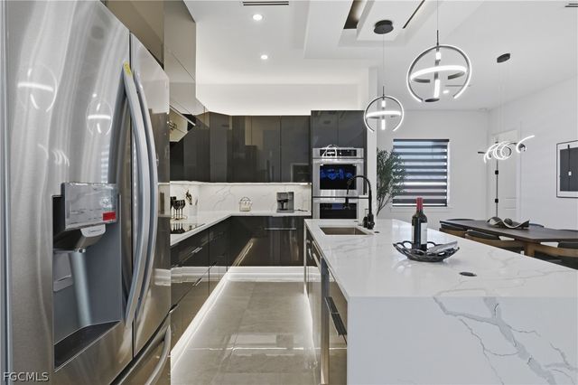 2402 Everest PKWY, Cape Coral, FL 33904