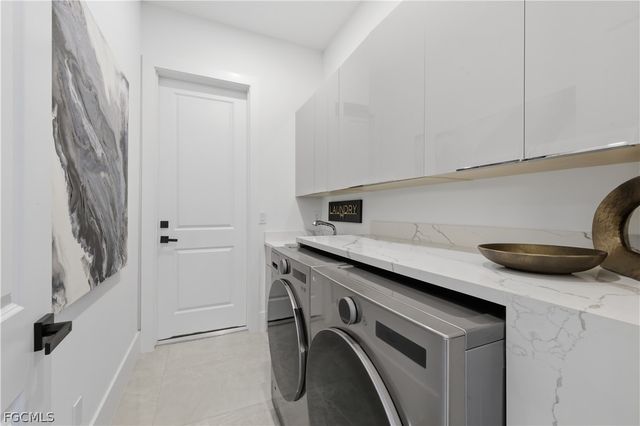 2402 Everest PKWY, Cape Coral, FL 33904