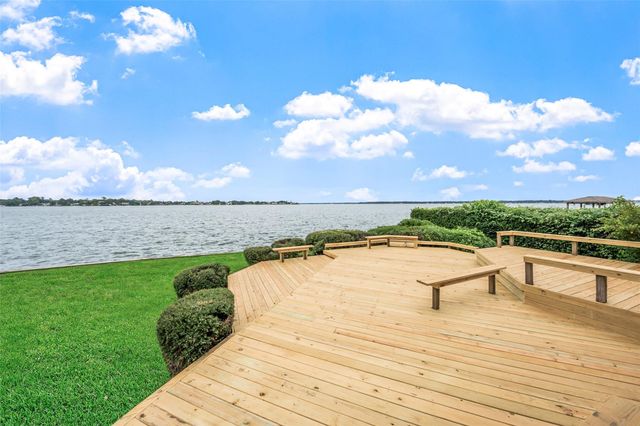 12130 Sagittarius Drive E, Willis, TX 77318