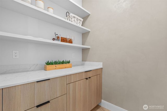 7350 22nd Avenue NW, Seattle, WA 98117