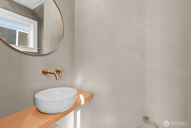 7350 22nd Avenue NW, Seattle, WA 98117