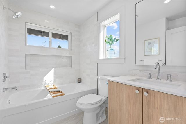 7350 22nd Avenue NW, Seattle, WA 98117