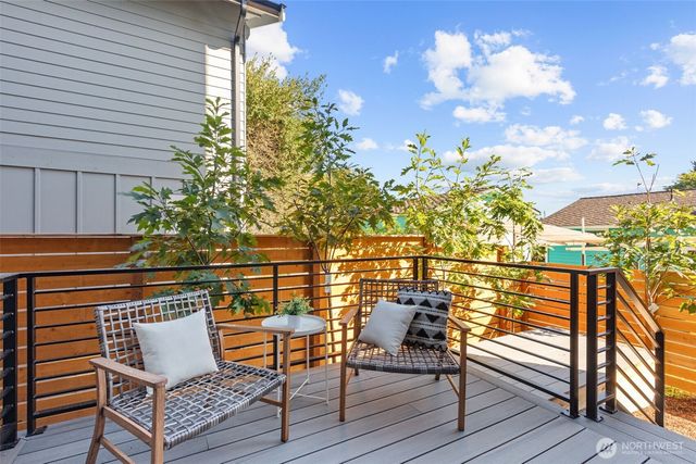 7350 22nd Avenue NW, Seattle, WA 98117