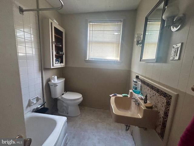 304 N CHESTER PIKE, Glenolden, PA 19036