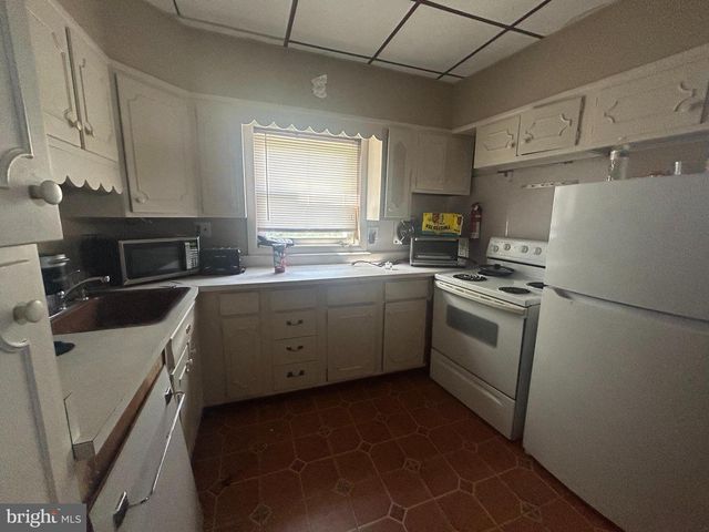 304 N CHESTER PIKE, Glenolden, PA 19036