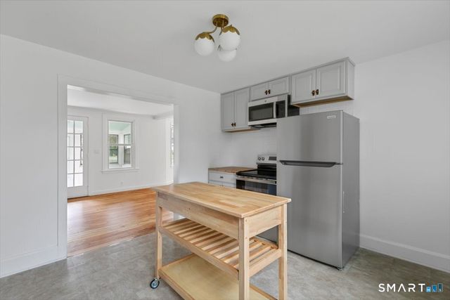 21 Green Street, Trumbull, CT 06611