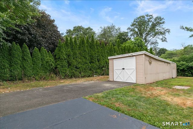21 Green Street, Trumbull, CT 06611