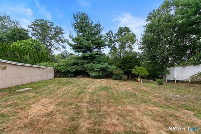 21 Green Street, Trumbull, CT 06611
