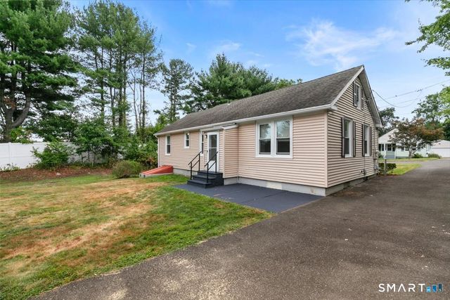 21 Green Street, Trumbull, CT 06611