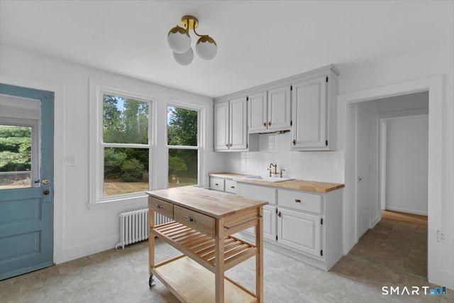 21 Green Street, Trumbull, CT 06611