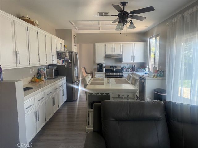 1059 Silvercreek, Corona, CA 92882