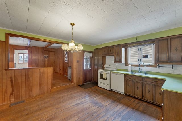 100 West Meadow, Lowell, MA 01854