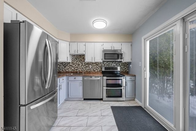 36 Cherrywood Dr, Franklin Twp., NJ 08873