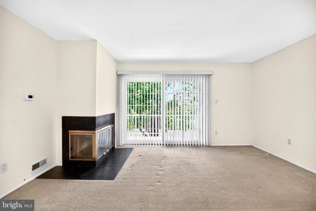 3810B ADELAIDE DR, Mt Laurel, NJ 08054