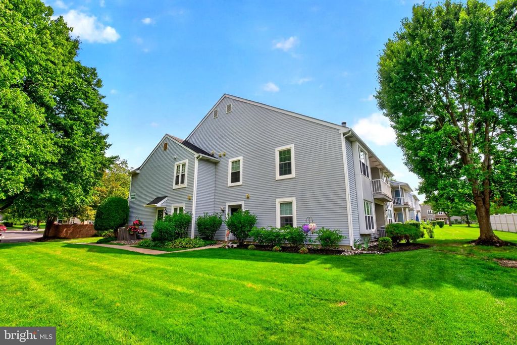 3810B ADELAIDE DR, Mt Laurel, NJ 08054