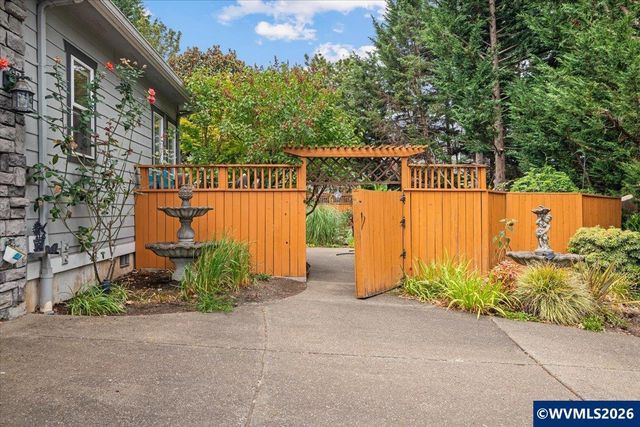 2121 Davis Rd S, Salem, OR 97306