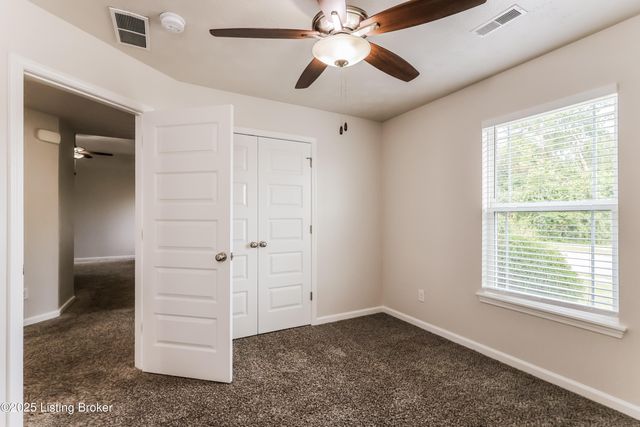 6106 Larkgrove Dr, Louisville, KY 40229