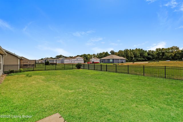 6106 Larkgrove Dr, Louisville, KY 40229