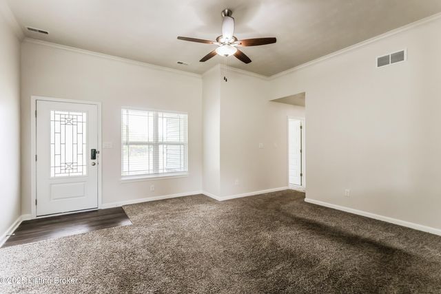 6106 Larkgrove Dr, Louisville, KY 40229