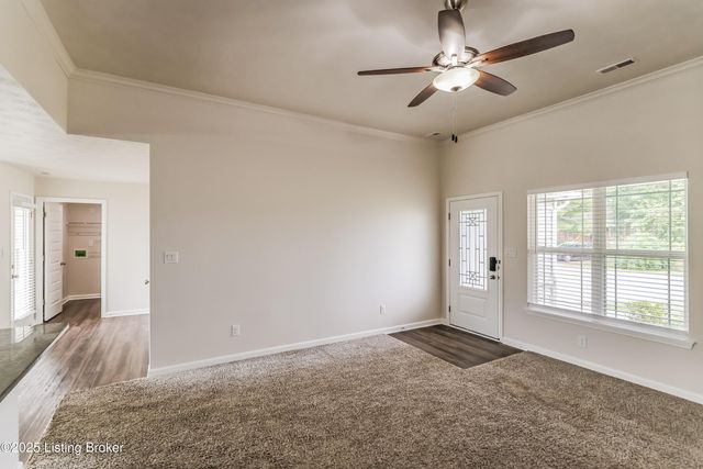 6106 Larkgrove Dr, Louisville, KY 40229