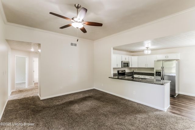 6106 Larkgrove Dr, Louisville, KY 40229