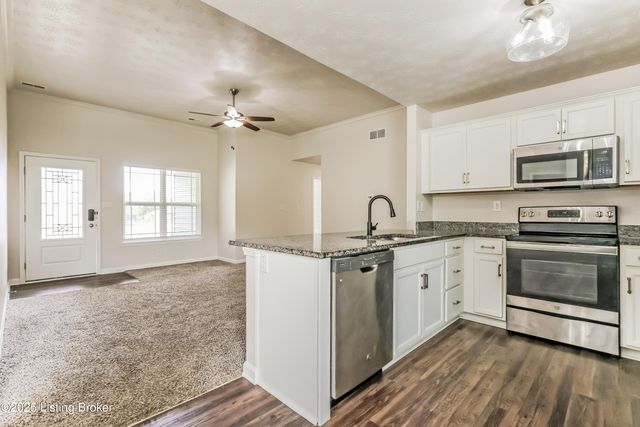 6106 Larkgrove Dr, Louisville, KY 40229