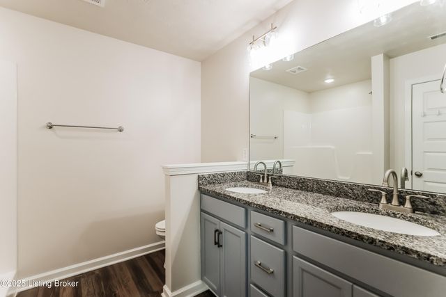 6106 Larkgrove Dr, Louisville, KY 40229